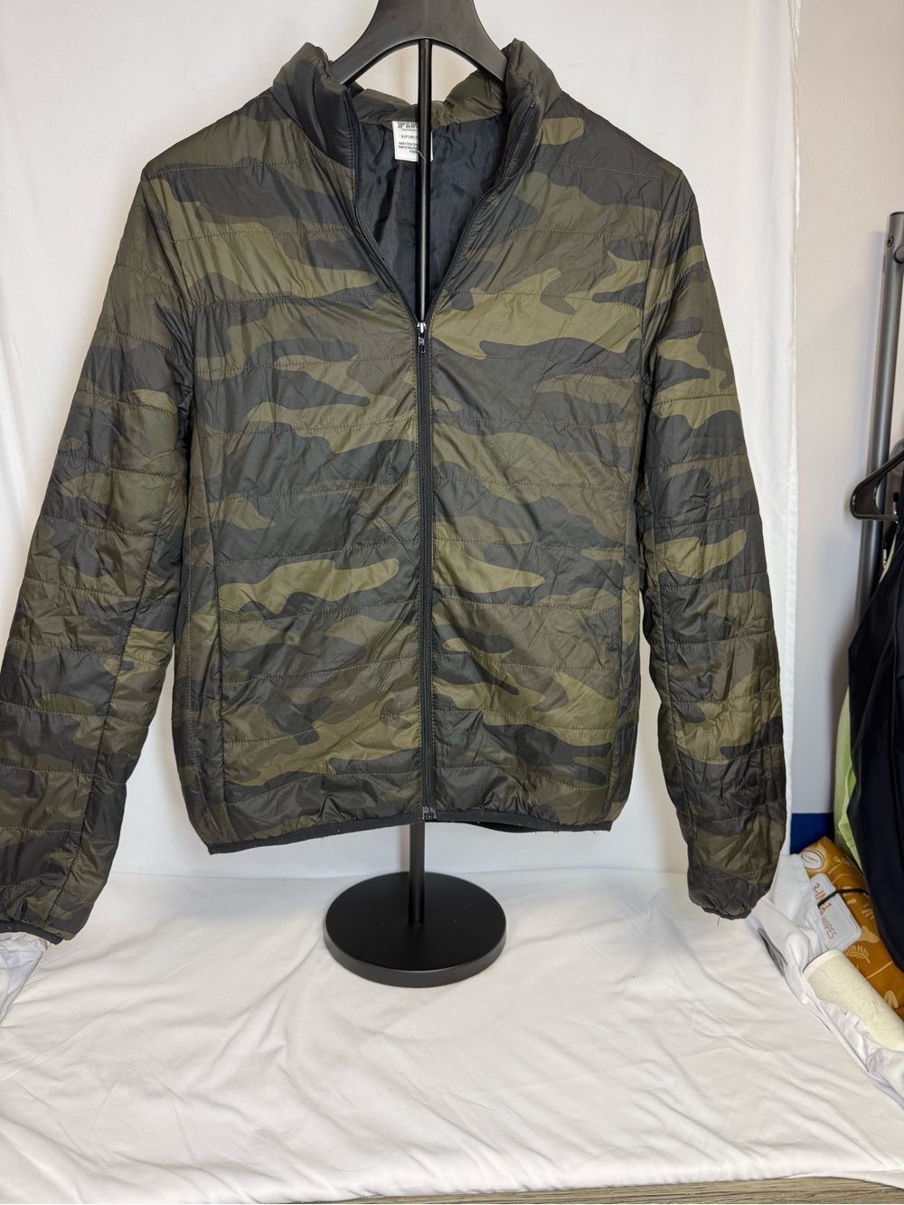 Victoria's Secret PINK Puffer Jacket Camo Green - Picture 4 of 10